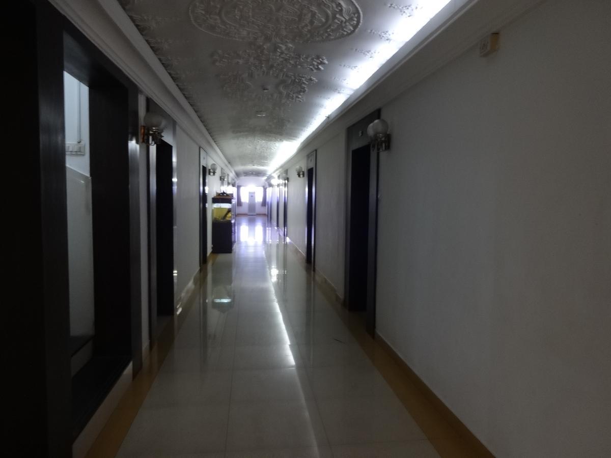 Sea Queen Hotel Кожикоде Экстерьер фото