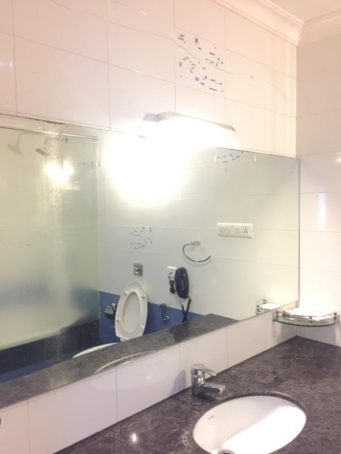 Sea Queen Hotel Кожикоде Экстерьер фото