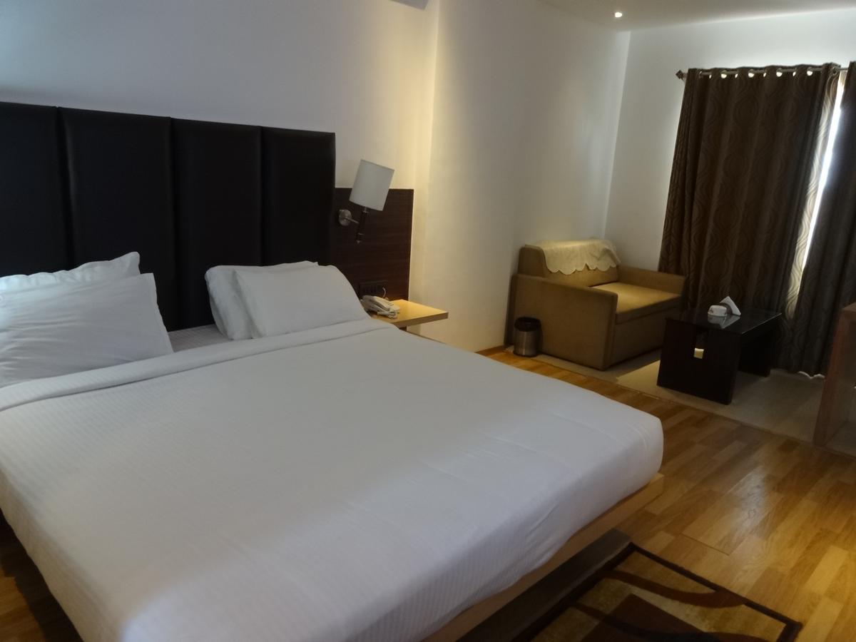 Sea Queen Hotel Кожикоде Экстерьер фото